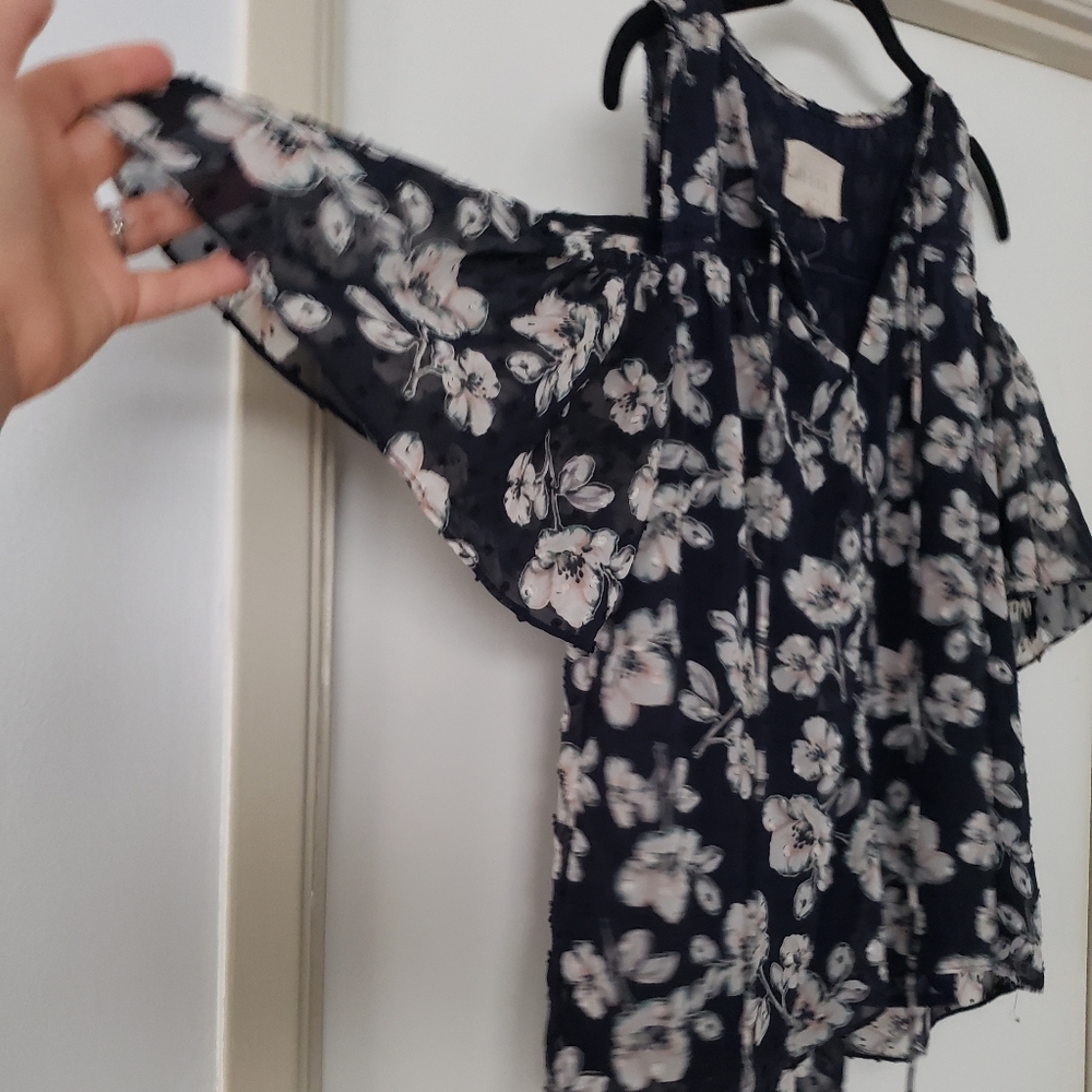Flowery cold shoulder top